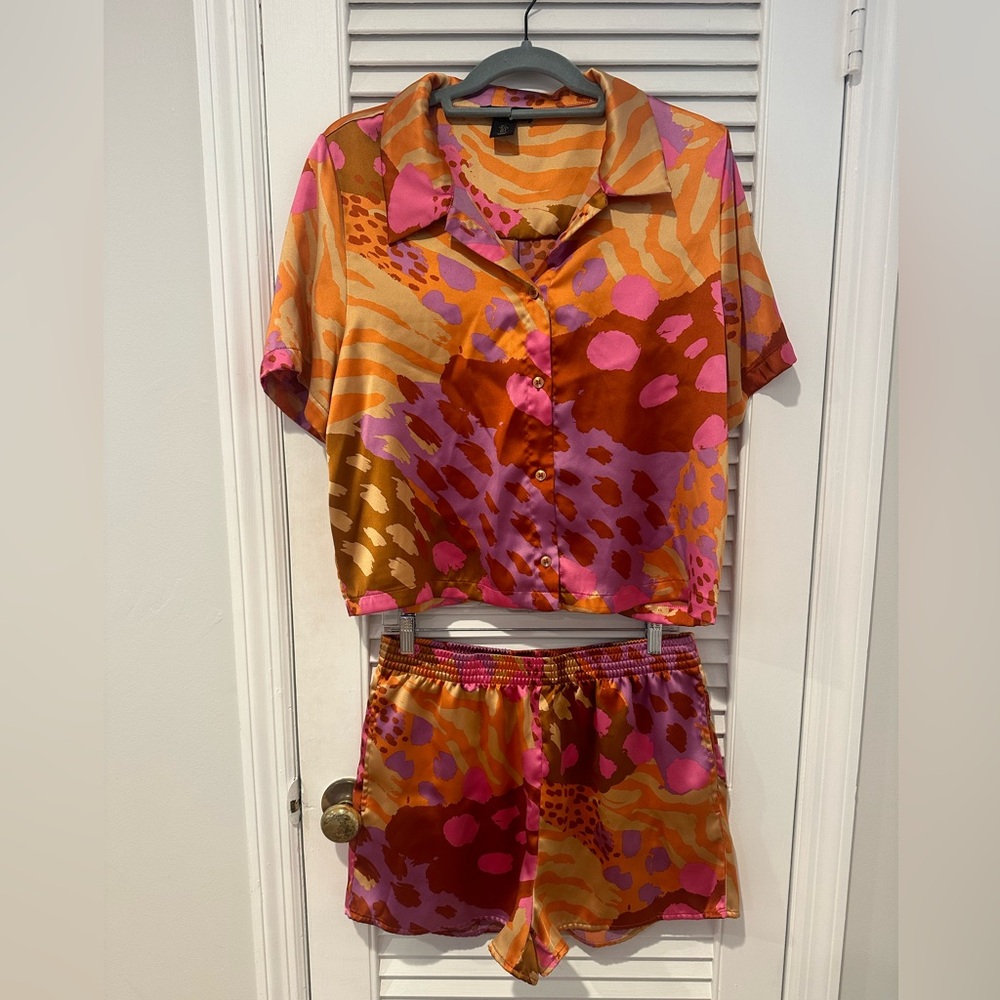 House of Harlow 1960 Printed Satin Two Piece Shorts Set - Size Large